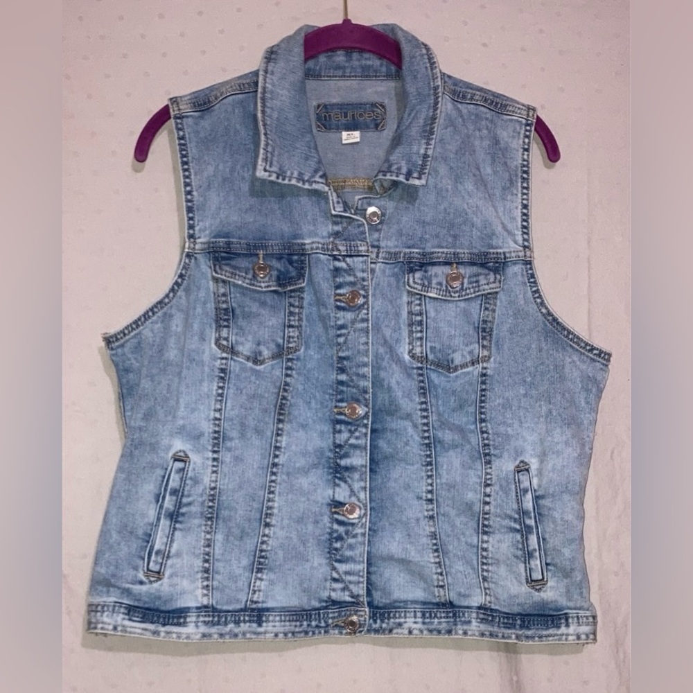 Maurices Light Wash Denim Jean Sleeveless Vest Size XL with Pockets
